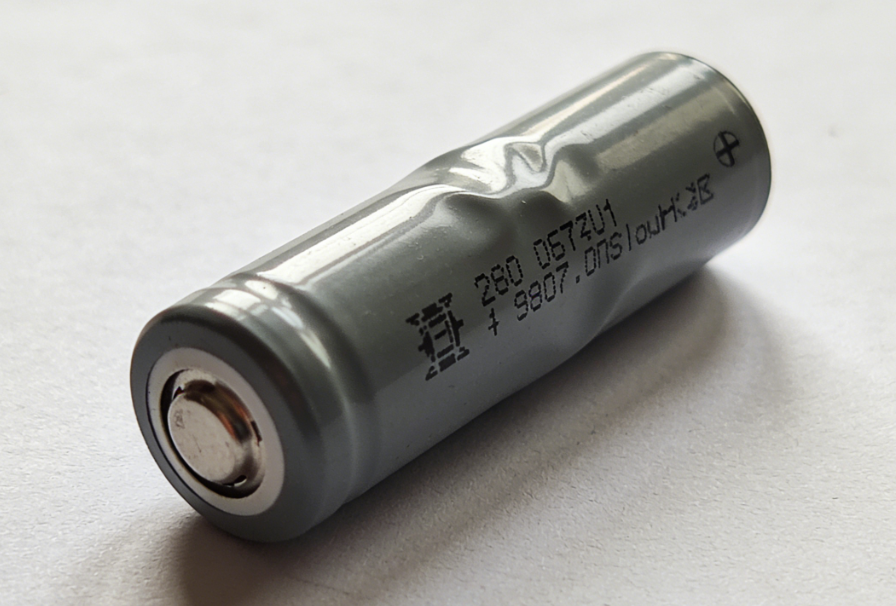 锂电池鼓包的  成因、风险与防控